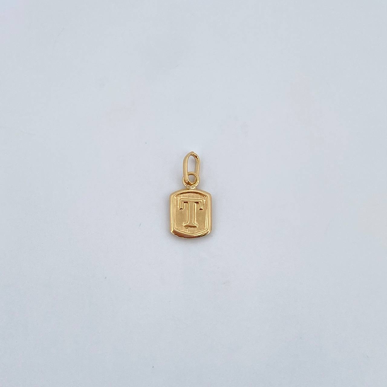 Dije Letra T 0.35gr / 1.5cm / Liso Oro Amarillo 18K &