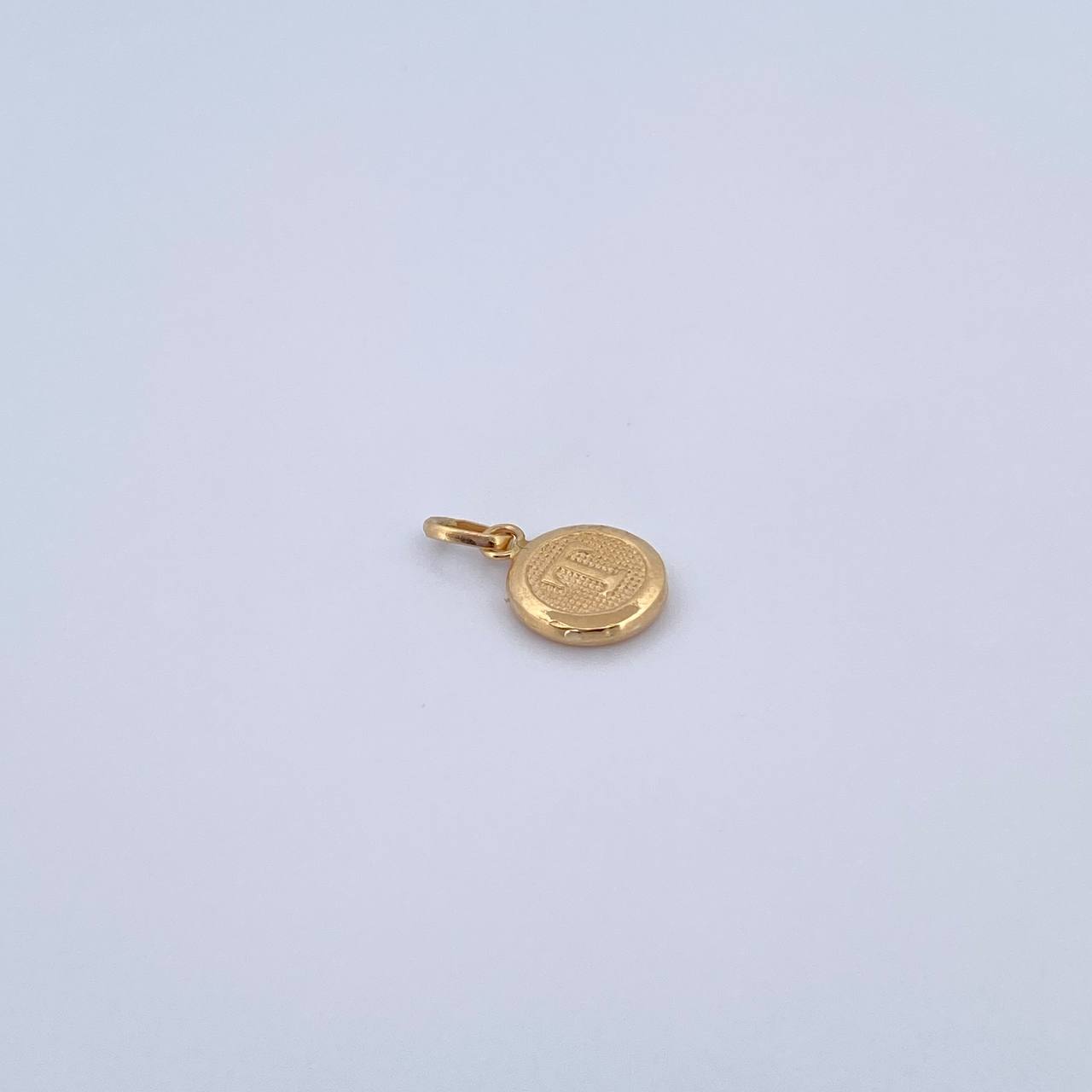 Dije Letra T 0.45gr / 1.5cm / Medalla Oro Amarillo 18K &