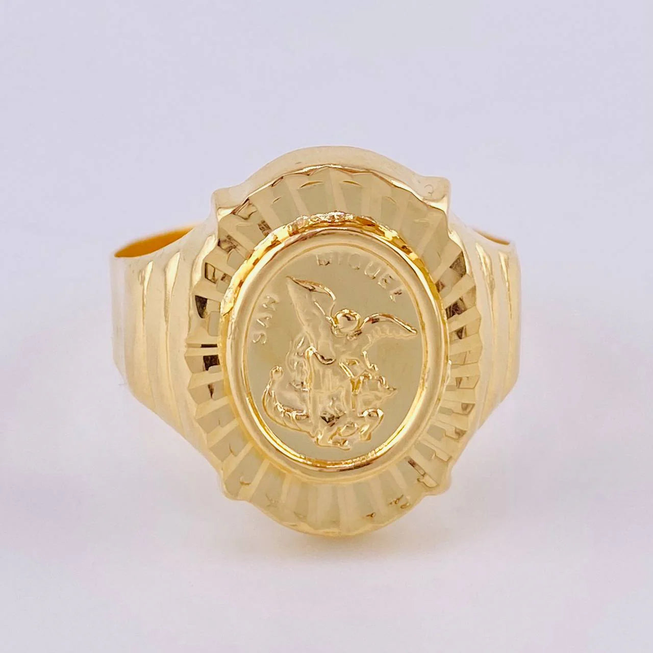 Anillo San Miguel Arcangel 3.6 g / T11 Oro Amarillo 18K