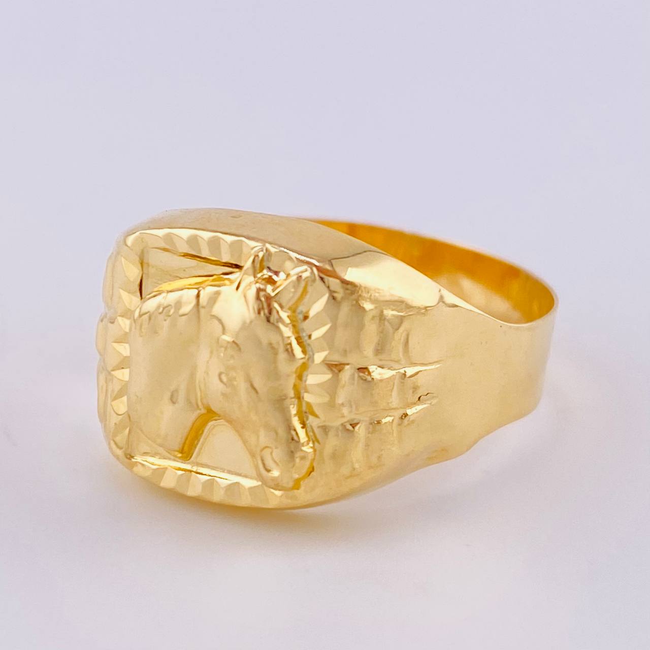 Anillo Sello Caballo Imperial 3.35 g / T11 Oro Amarillo 18K