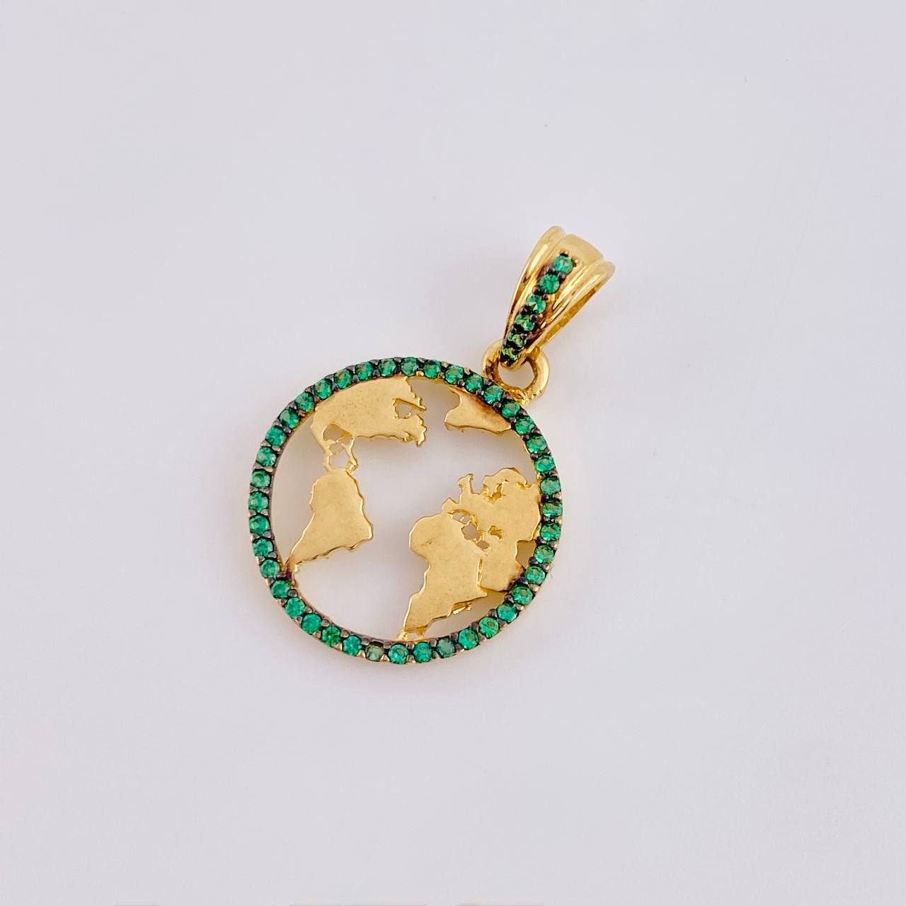 Dije Silueta Tierra 2 g / 2.5 cm Oro Amarillo 18K