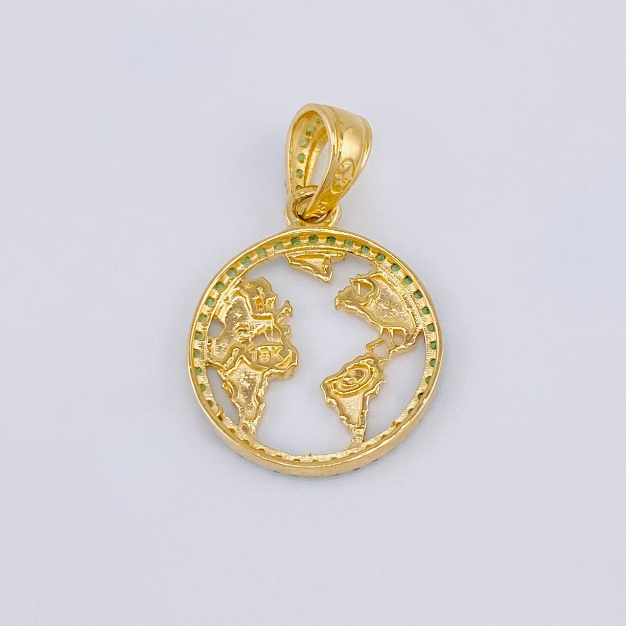 Dije Silueta Tierra 2 g / 2.5 cm Oro Amarillo 18K