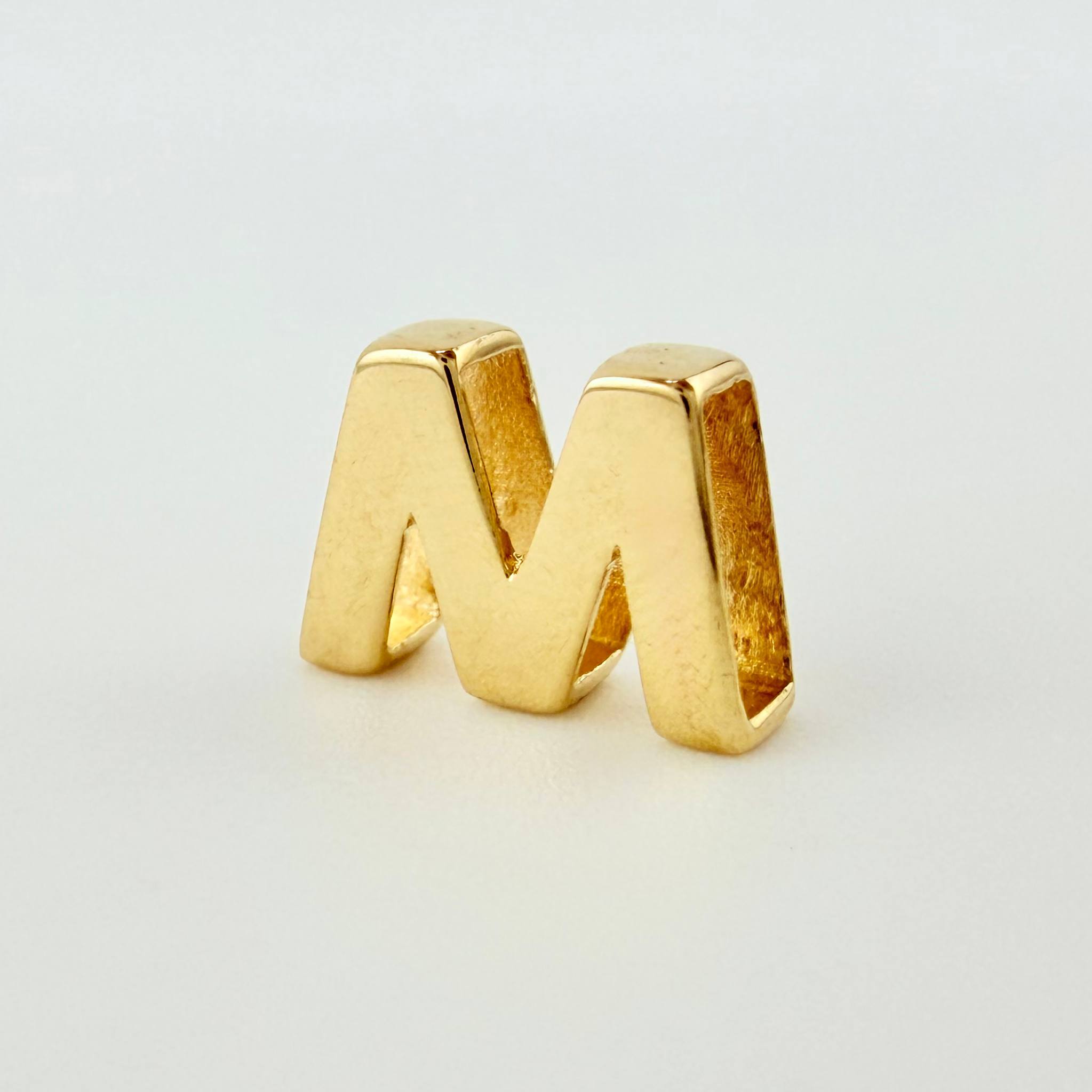 Herraje Letra M 0.4 g / 0.7 cm Oro Amarillo 18K