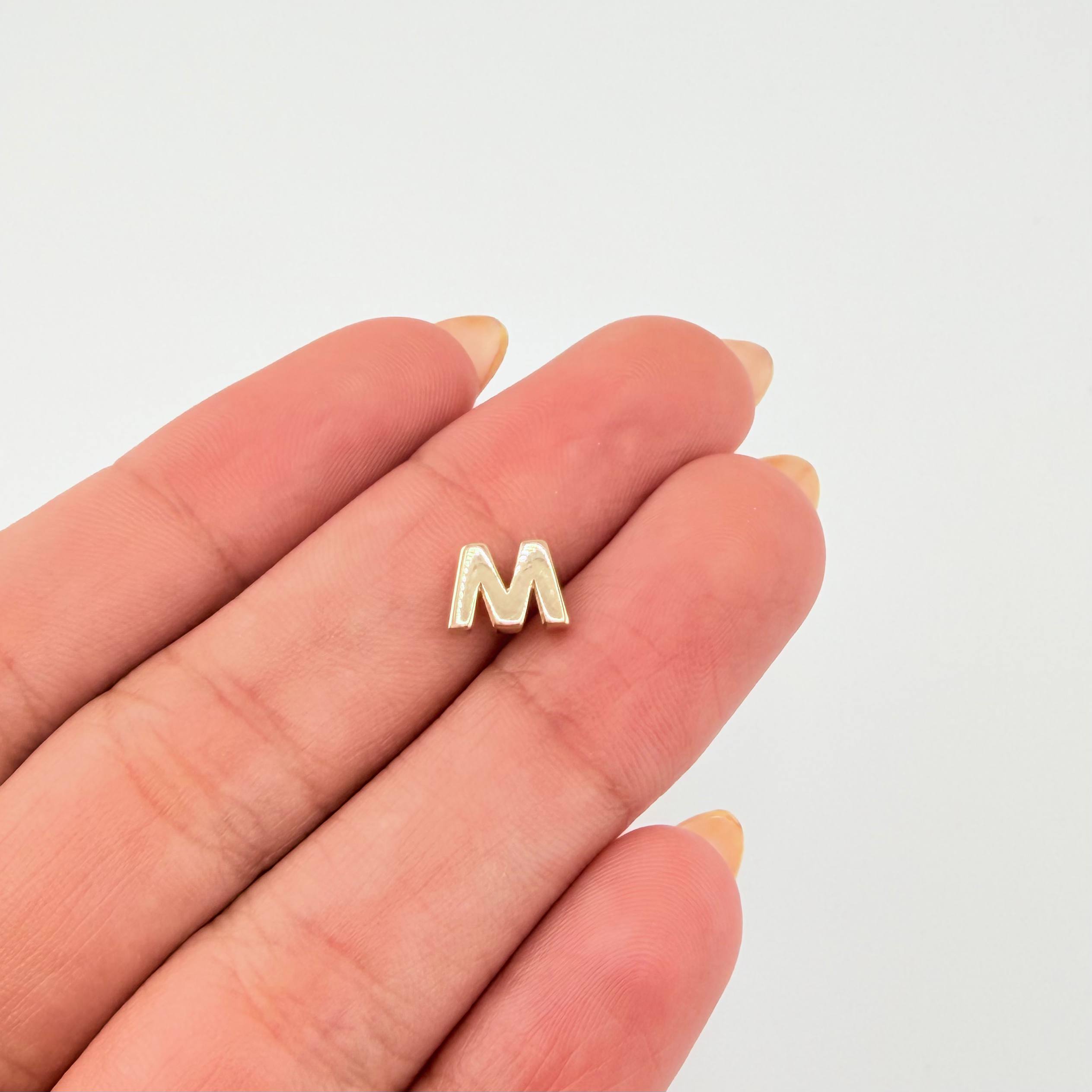 Herraje Letra M 0.4 g / 0.7 cm Oro Amarillo 18K