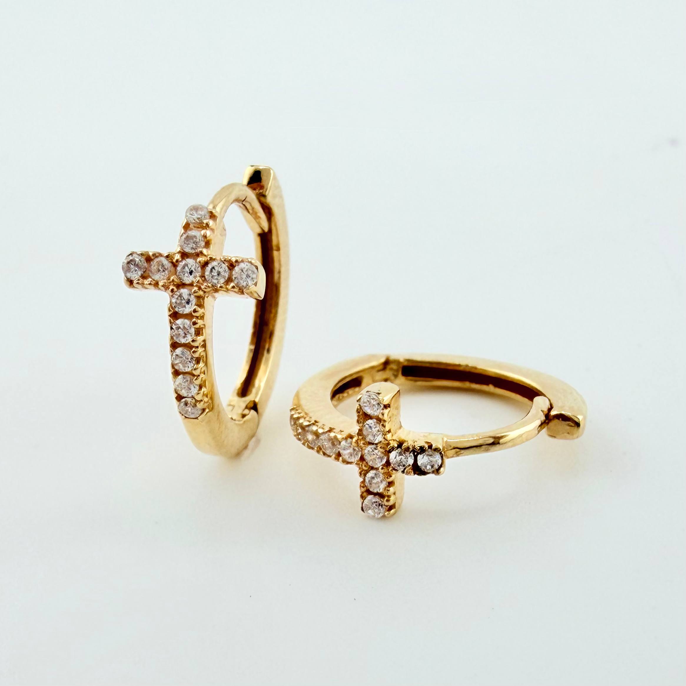 Candongas Cruz 1.95gr / 1.3cm / Oro Amarillo 18K