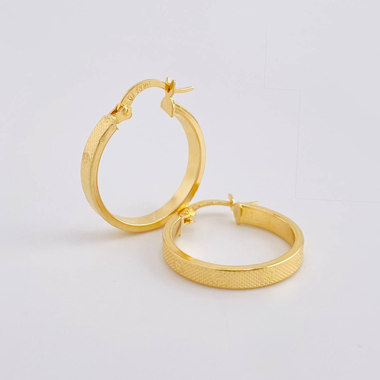 Candongas Trival Texturizado 1.8 g / 2.2 cm Oro Amarillo 18K