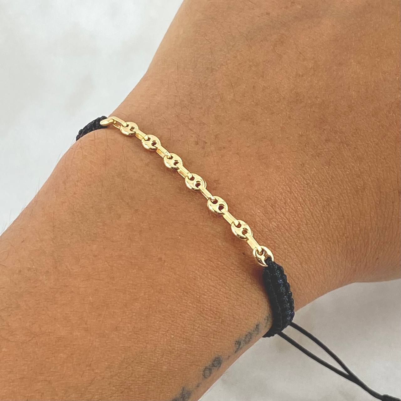Pulsera Negra Retazo GC 0.8gr / Liso Oro Amarillo 18K ©