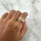 Anillo Sello Dios 8gr / T10 / Circones Blancos Dos Oros Amarillo Blanco 18K ©