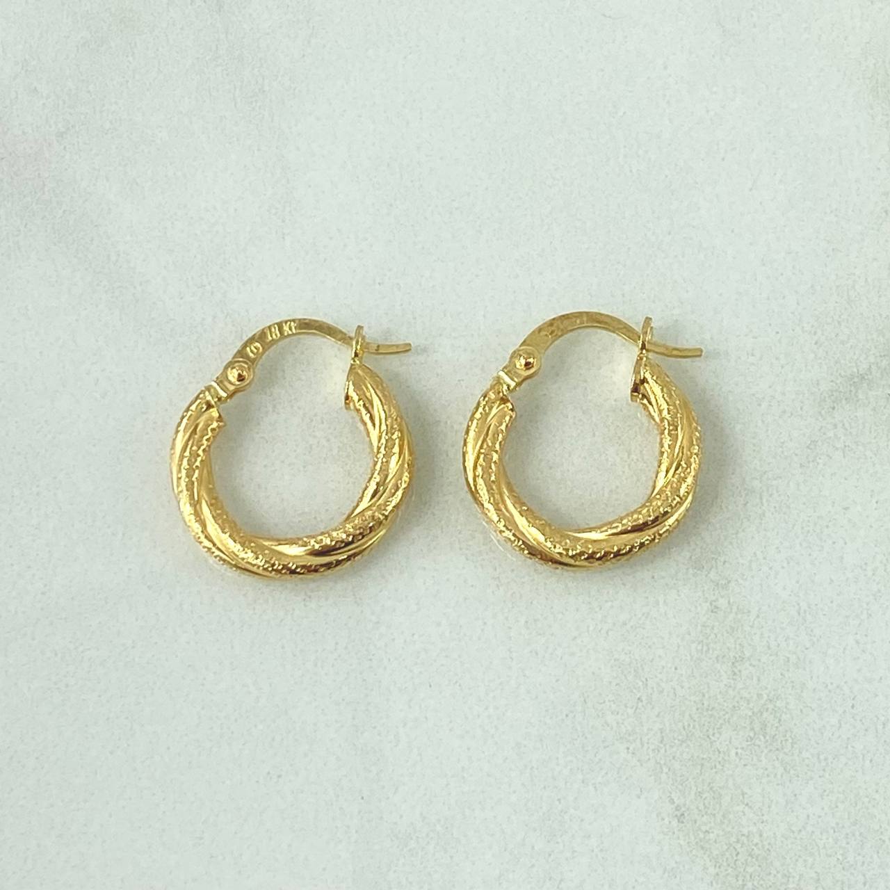 Candongas Carly 1.65gr / 1.7cm / Punteadas Oro Amarillo 18K