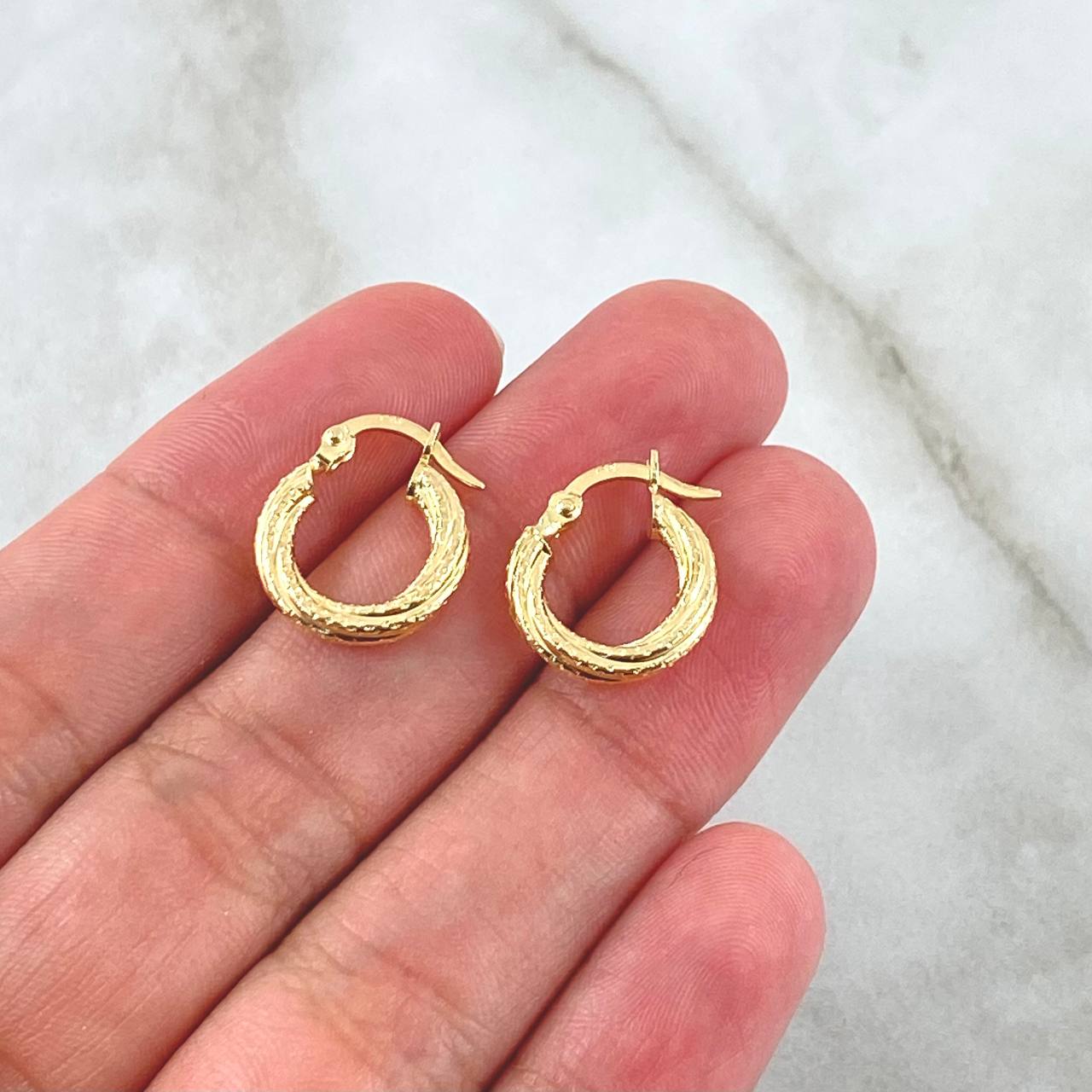 Candongas Carly 1.4gr / 1.5cm / Punteadas Oro Amarillo 18K