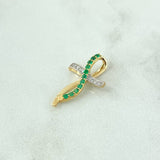 Dije Cruz Curvilinea 1.6gr / 2.3cm / Esmeralda 18 Pts - Diamantes Blancos 7 Pts Dos Oros Amarillo Blanco 18K (Joya) *
