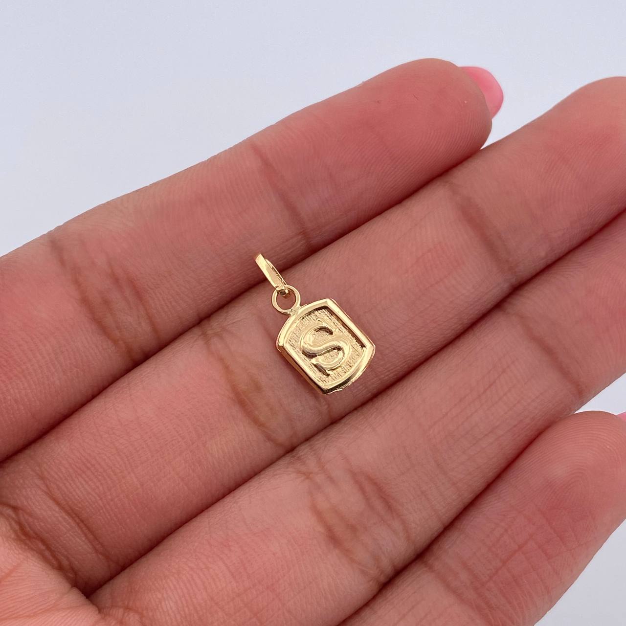 Dije Letra S 0.35gr / 1.5cm / Liso Oro Amarillo 18K &