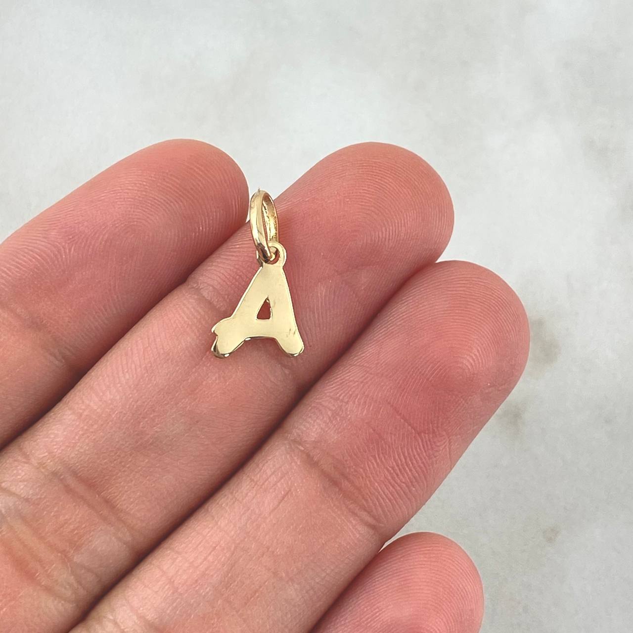 Dije Letra A Cursiva 0.45gr / 1.6cm / Oro Amarillo 18K
