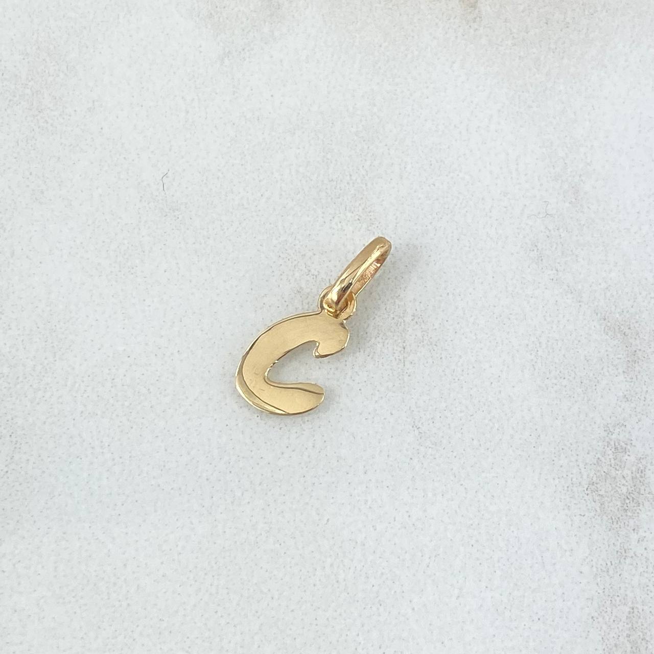 Dije Letra C Cursiva 0.4gr / 1,.cm / Lisa Oro Amarillo 18K  ©