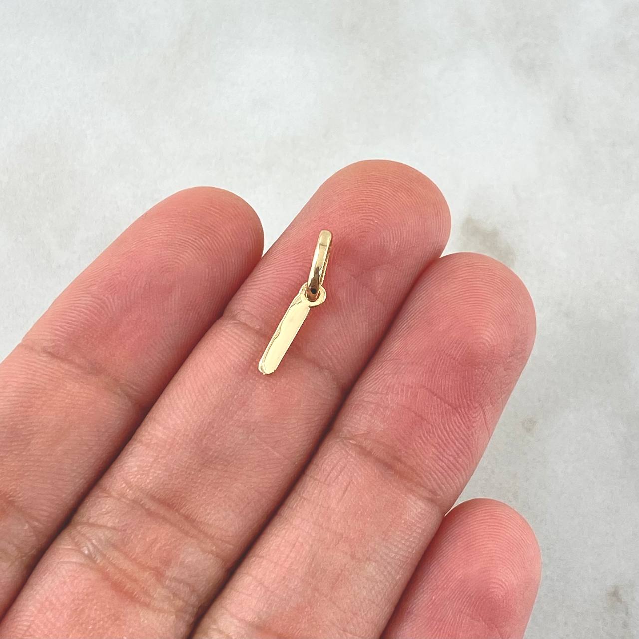 Dije Letra I Cursiva 0.3gr / 1.6cm / Lisa Oro Amarillo 18K