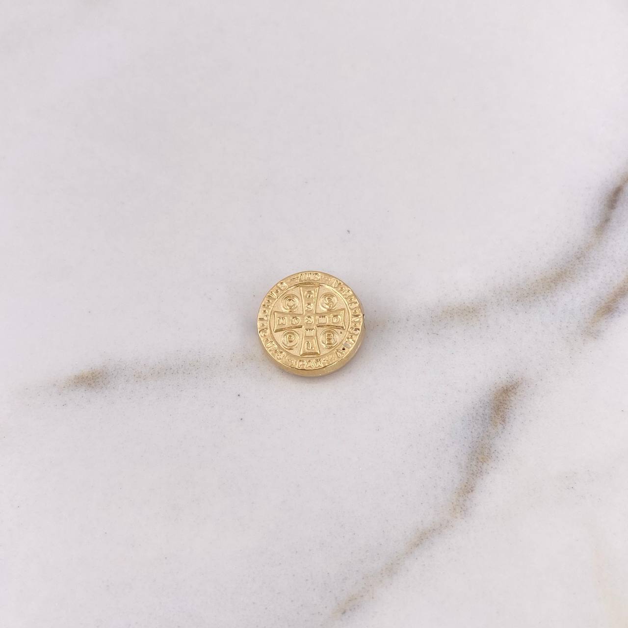 Herraje San Benito Tambor 0.65gr / 1.3cm / Troquelado Oro Amarillo 18K &