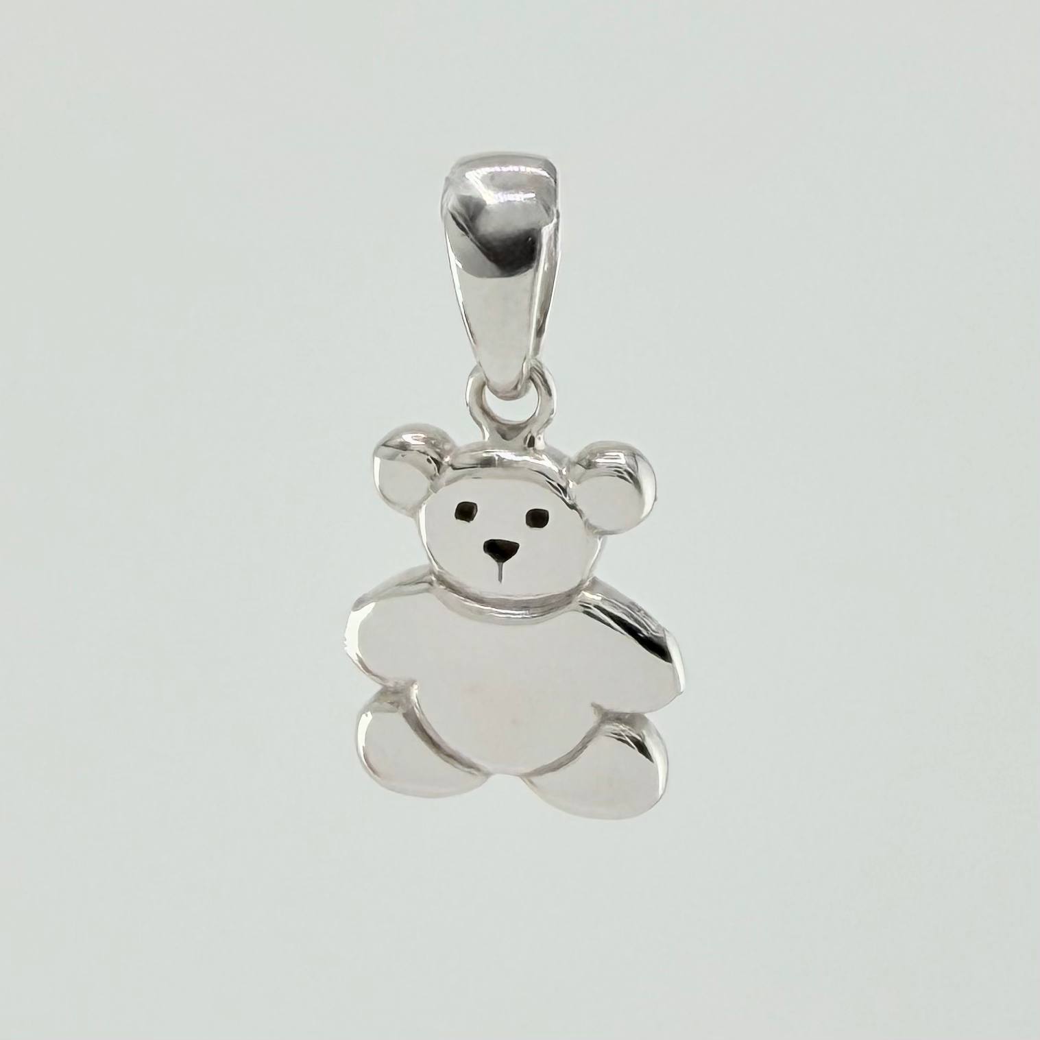 Dije Oso 1.15gr / 1.5cm / Oro Blanco +4 18K ©