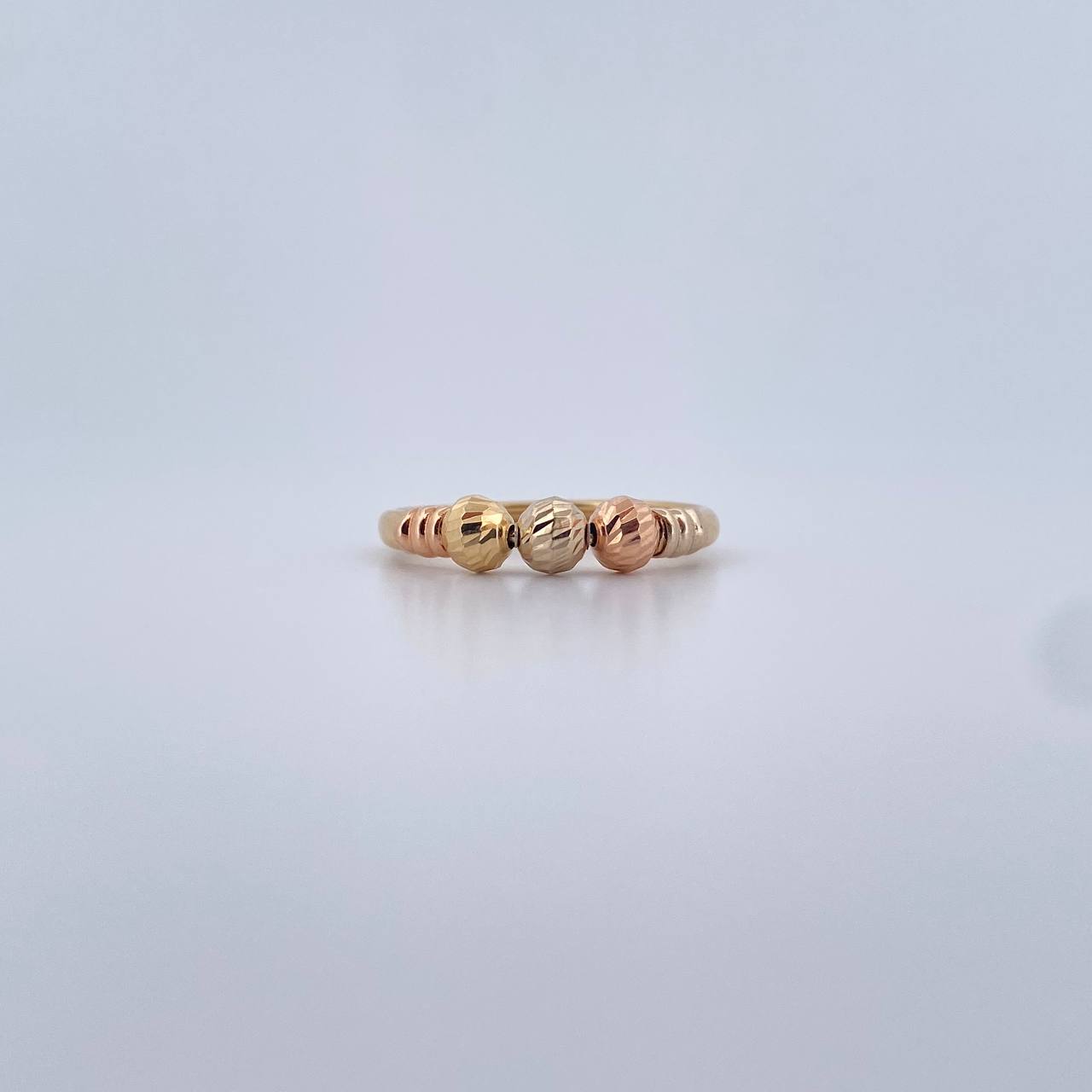 Anillo Bolas 1.95gr / T8 / 4mm Diamantadas Tres Oros 18K &