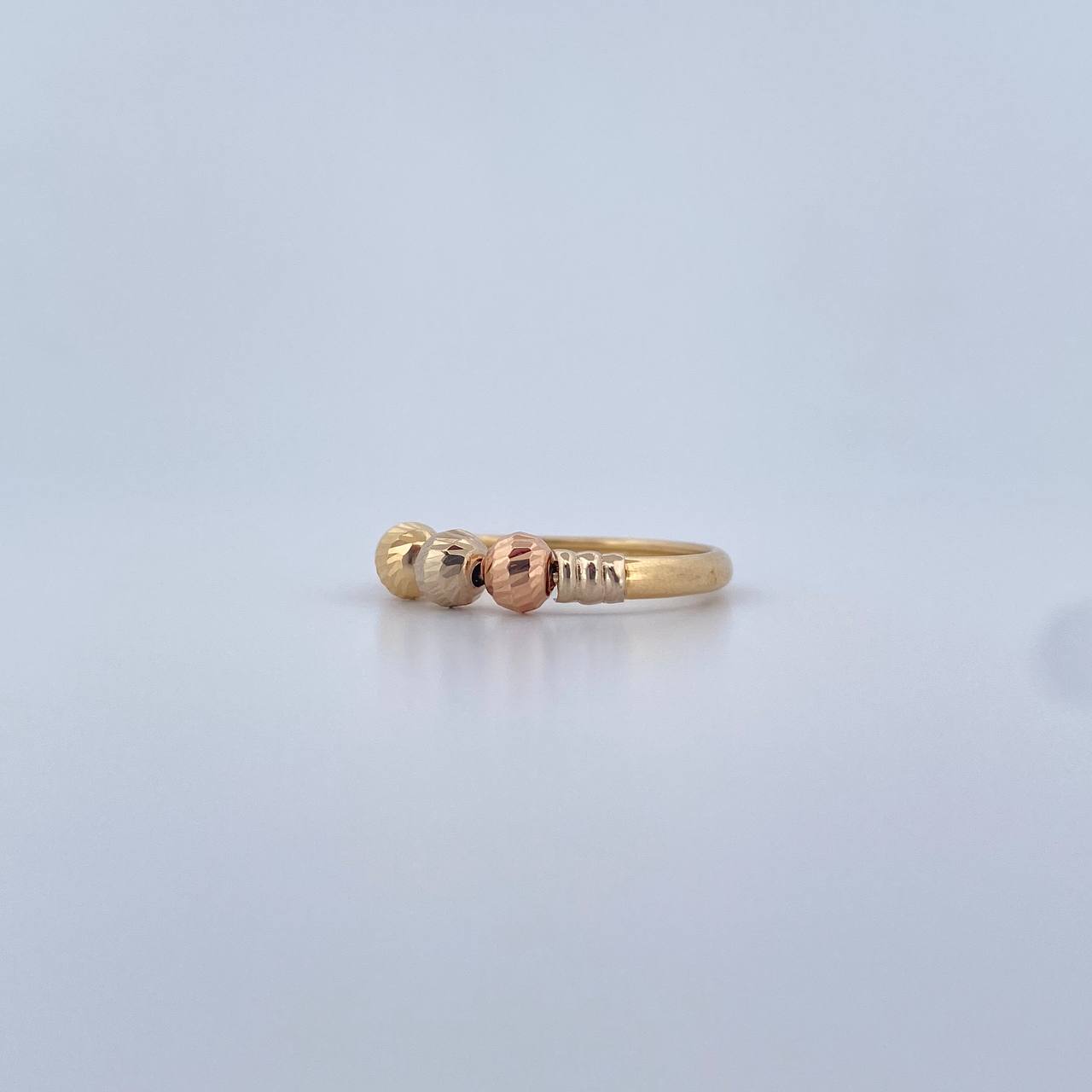 Anillo Bolas 1.95gr / T8 / 4mm Diamantadas Tres Oros 18K &