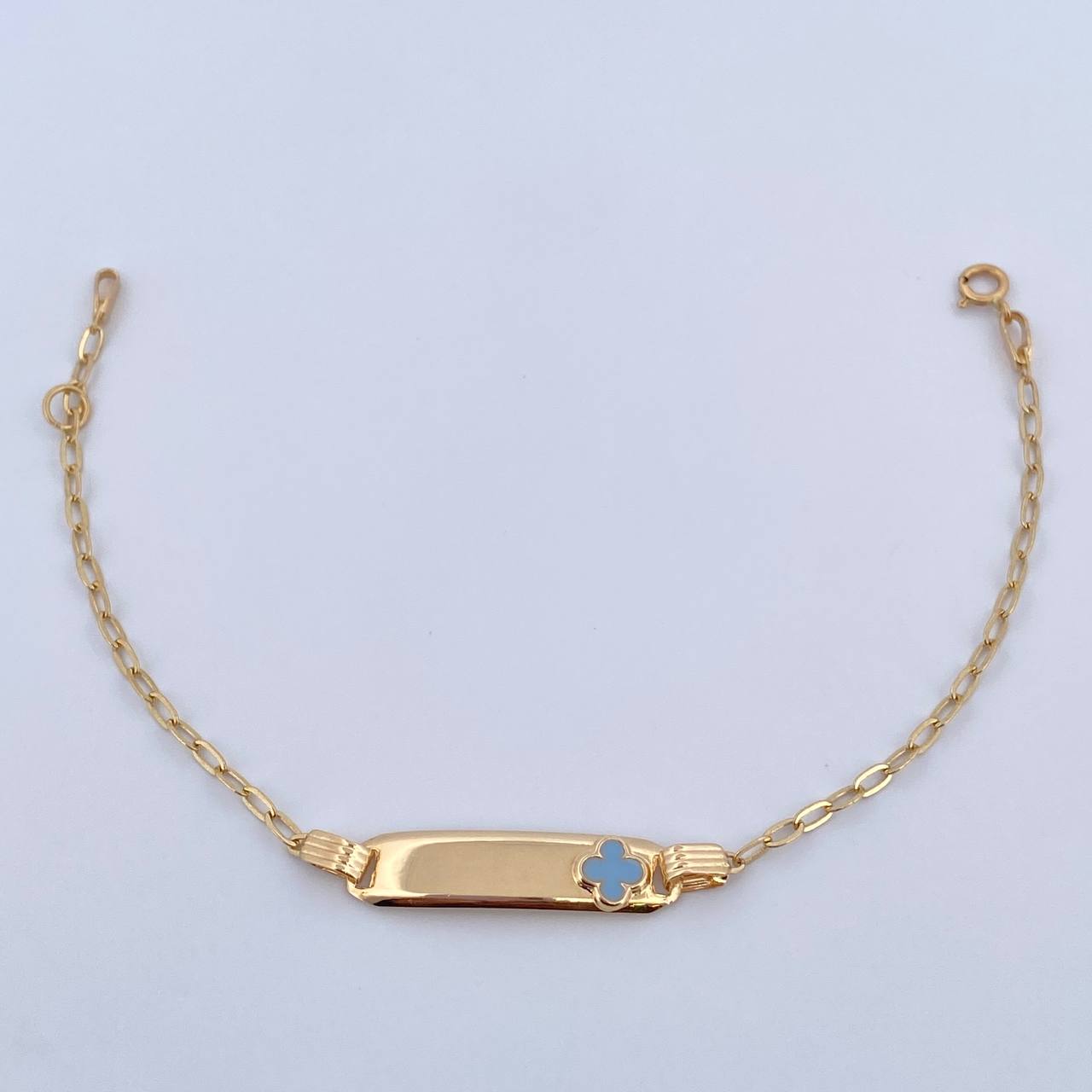 Pulso Bebé Cajon Trebol Celeste 1.4gr / 13.4cm-14.5cm / 1.6mm Placa Rectangular Curva Oro Amarillo 18K $