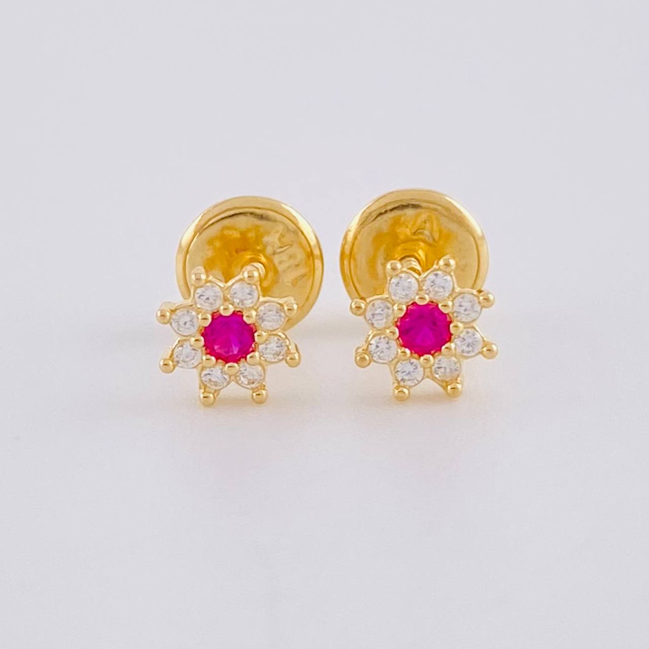 Topos Flor Ocho Petalos 0.6 g / 5.4 mm Oro Amarillo 18K
