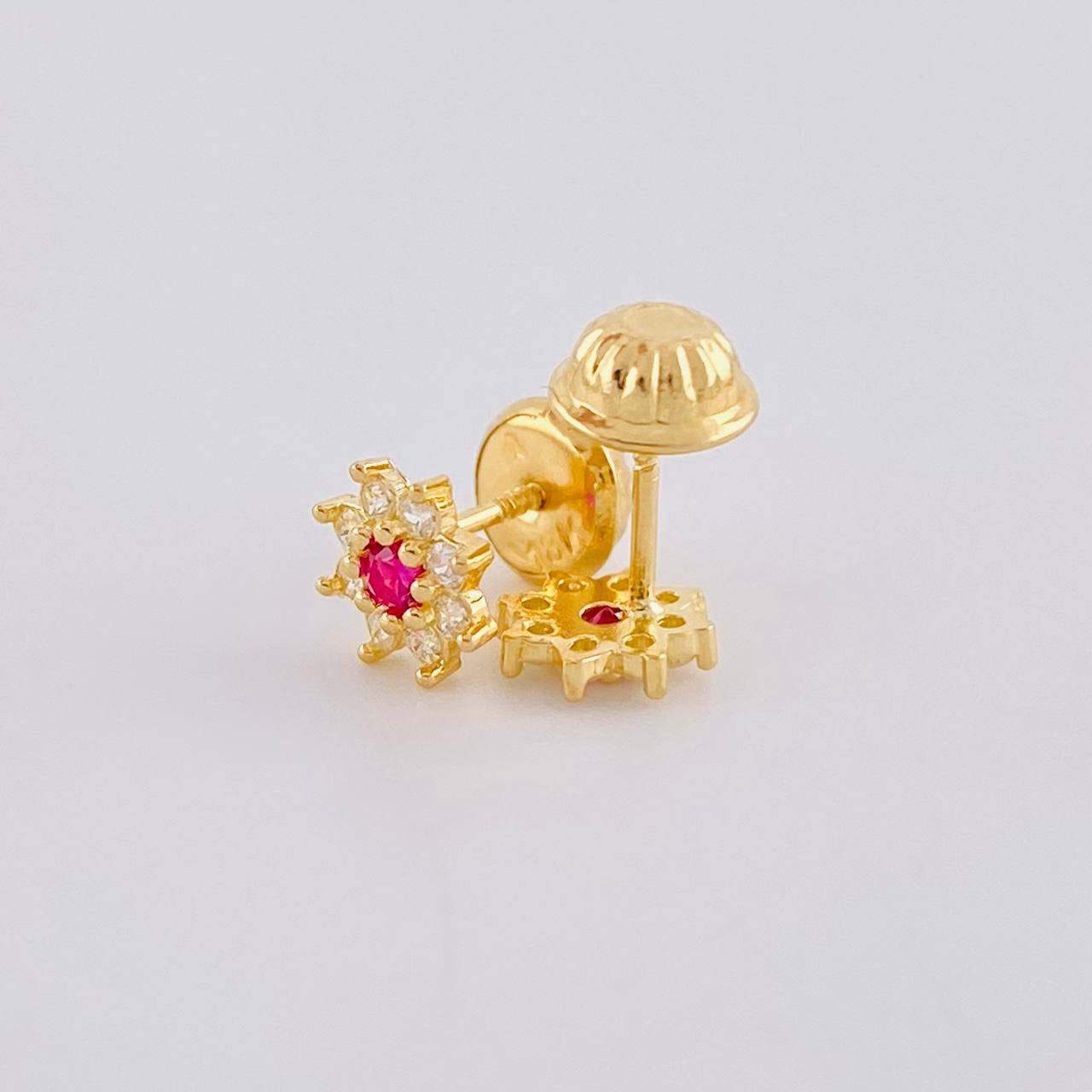 Topos Flor Ocho Petalos 0.85 g / 6.3 mm Oro Amarillo 18K