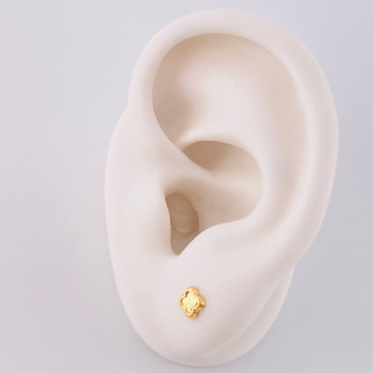Topos Trebol Diamantado 0.4 g / 4.4 mm Oro Amarillo 18K