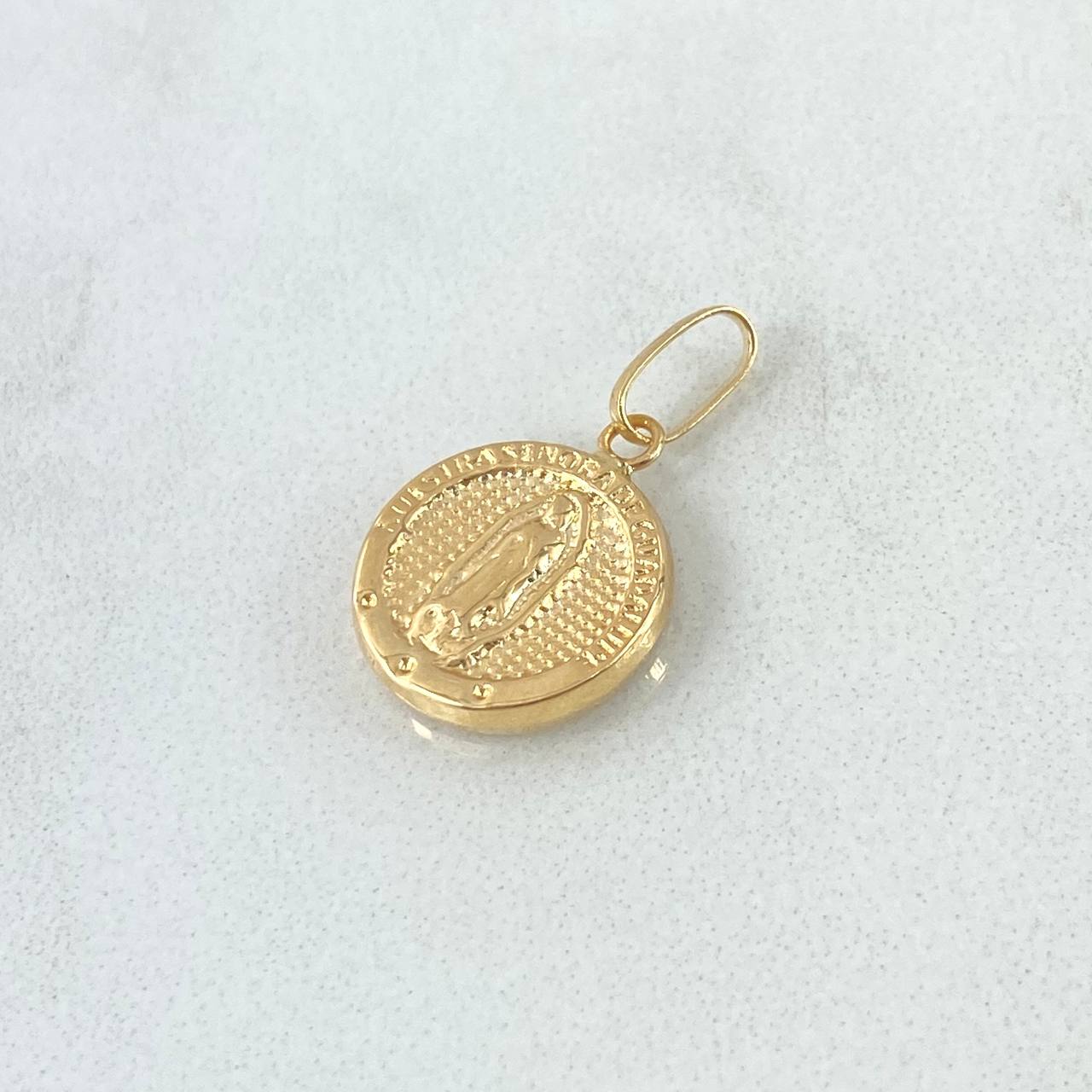 Dije Virgen Guadalupe 0.8gr / 2cm / Lisa - Circulo Texturizado Oro Amarillo 18K ©