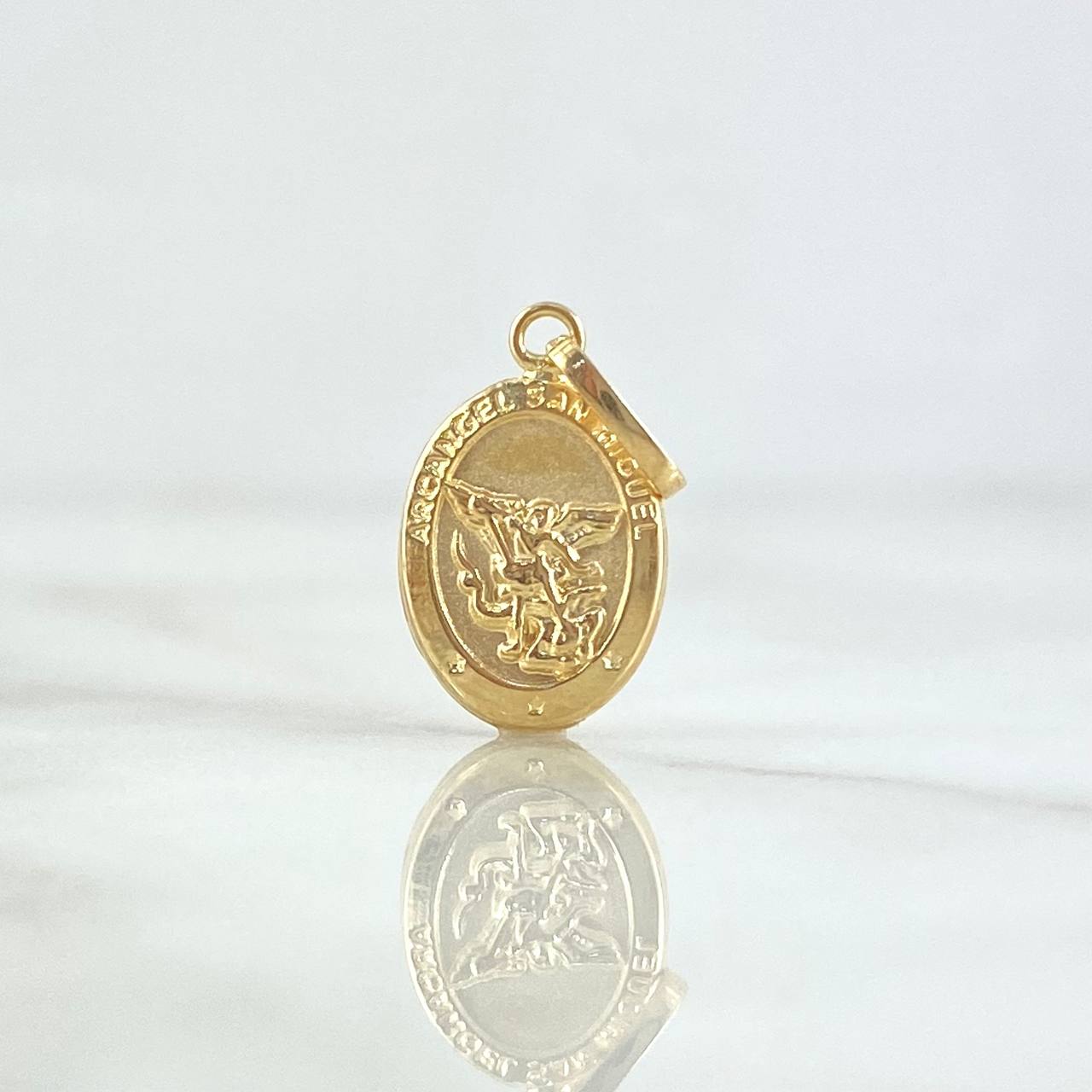 Dije San Miguel 0.7gr / 2cm / Lisa - Circulo Texturizado Oro Amarillo 18K ©