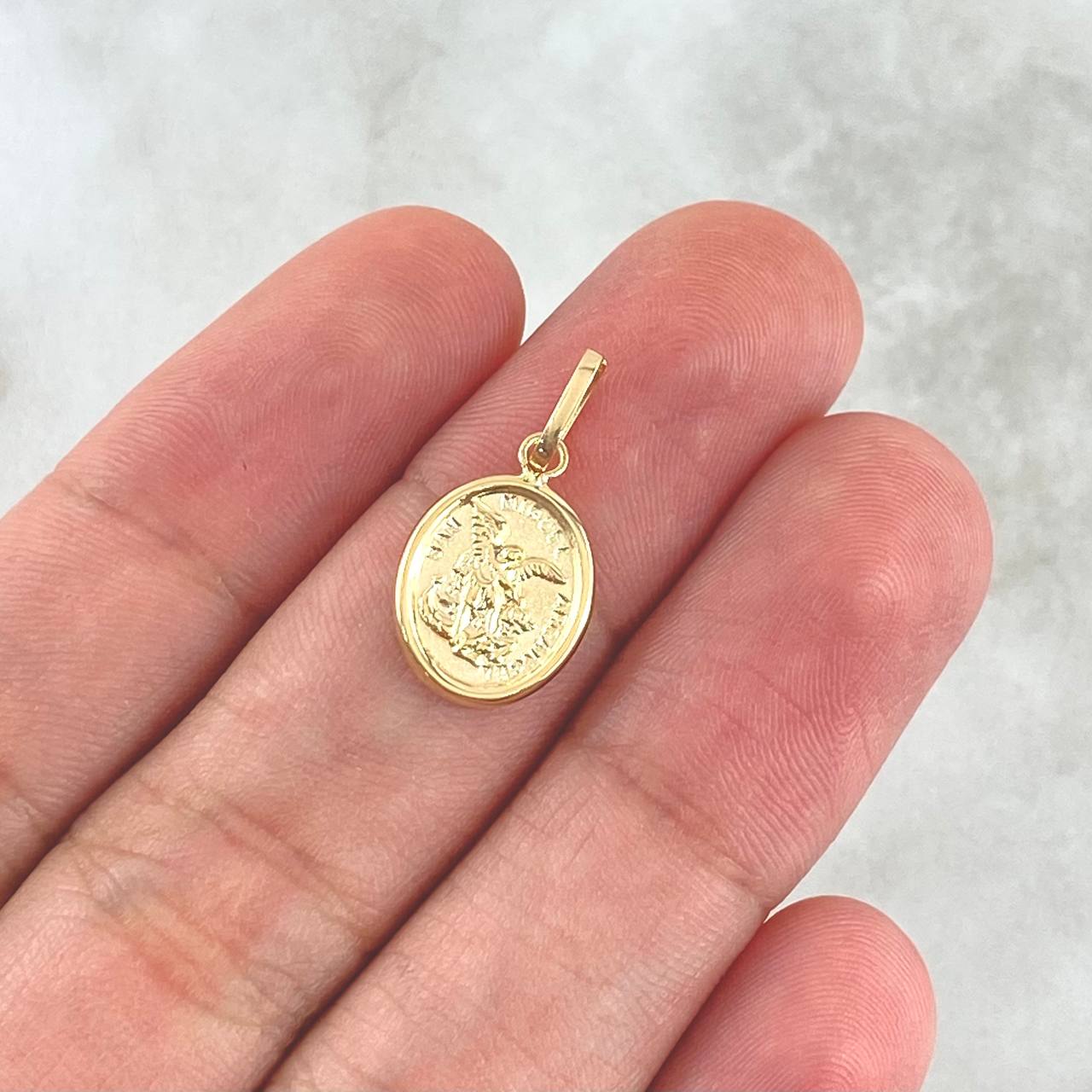 Dije San Miguel 0.75gr / 2cm / Mate-Liso-Circular Oro Amarillo 18K ©