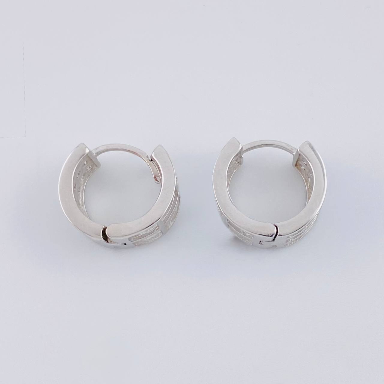 Candongas Triple Carril Basteado 3.35 g / 1 cm Oro Blanco 18K