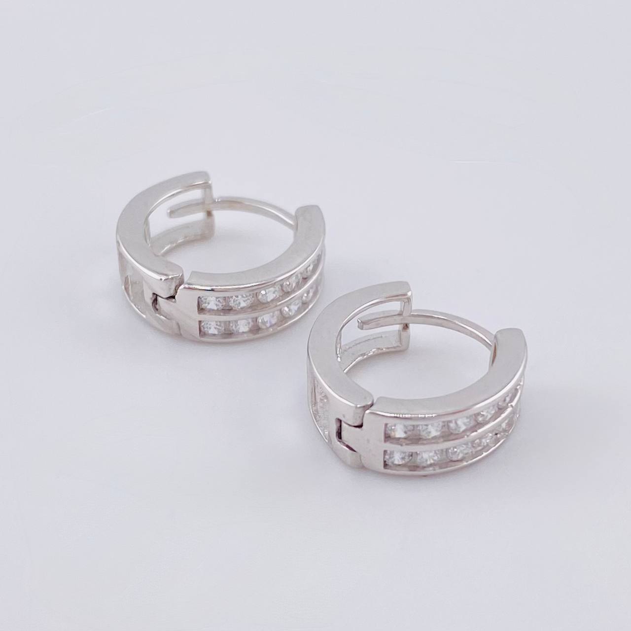 Candongas Doble Carril Basteado 2.65 g / 1 cm Oro Blanco 18K