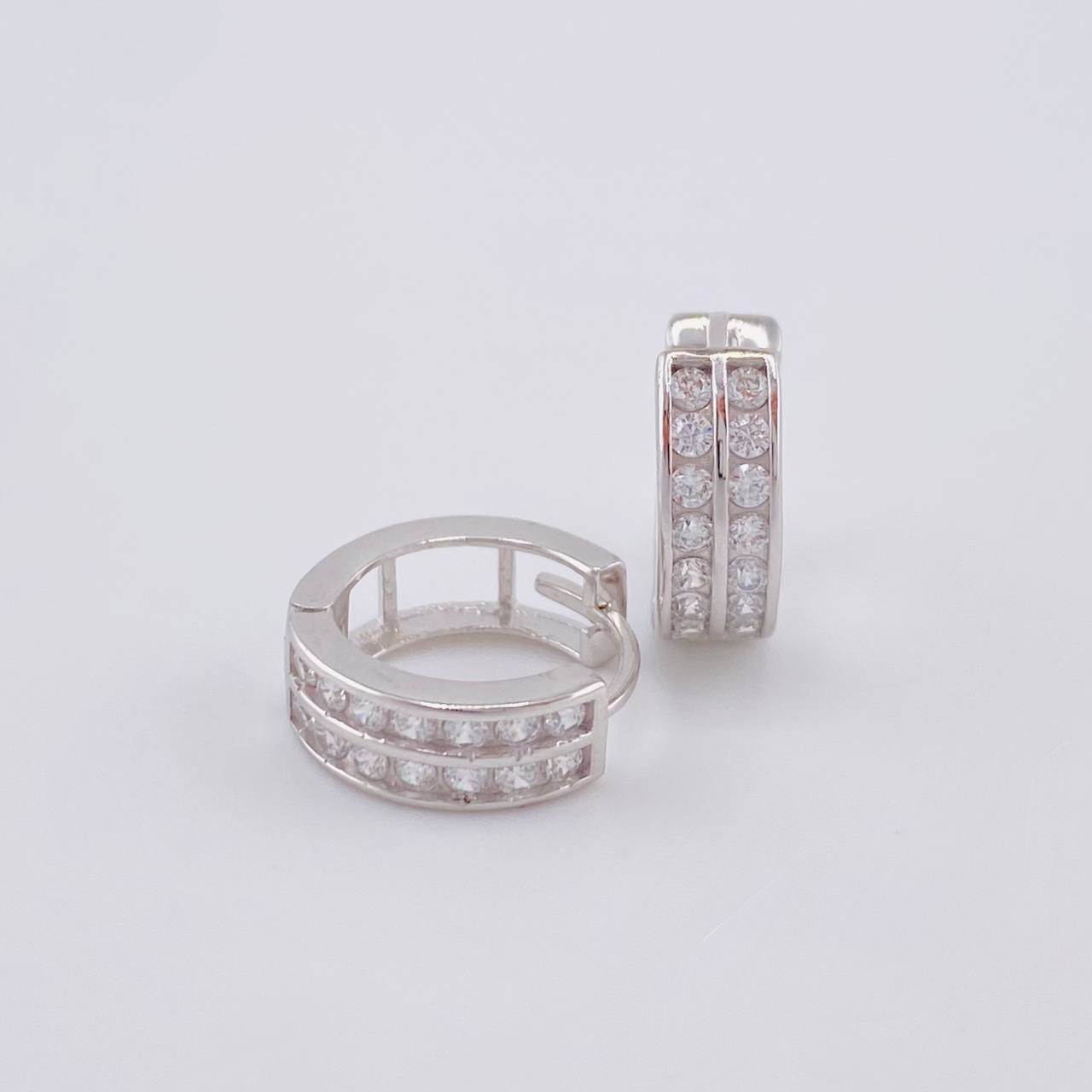 Candongas Doble Carril Basteado 2.55 g / 1 cm Oro Blanco 18K