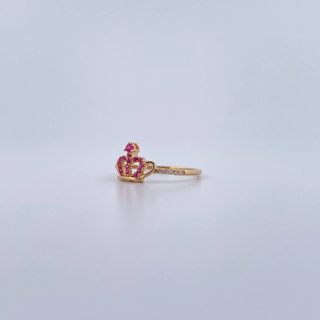 Anillo Corona 1.55gr / T7 1/4 / Circones Fucsias Blancos Oro Amarillo 18K &