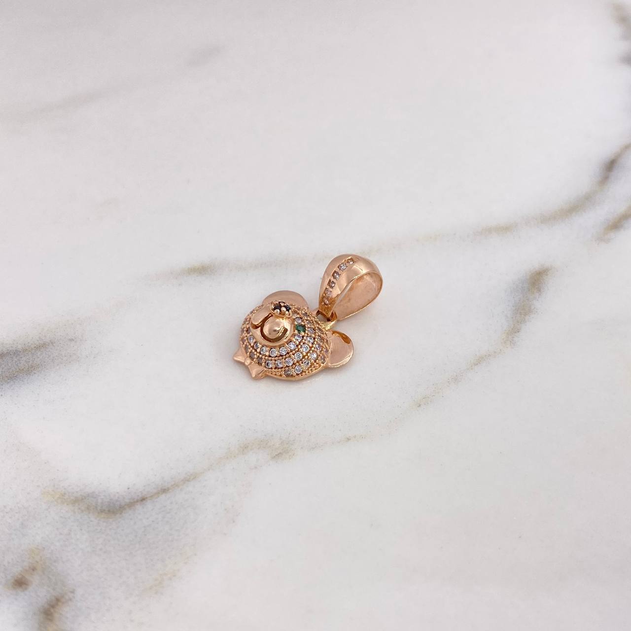 Dije Rostro Oso 2.9gr / 2.1cm / Circones Blancos-Negros-Verdes Oro Rosa 18K $