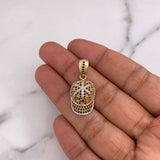 Dije Gorra AD 4.55gr / 2.9cm / Circones Negros Tres Oros 18K $