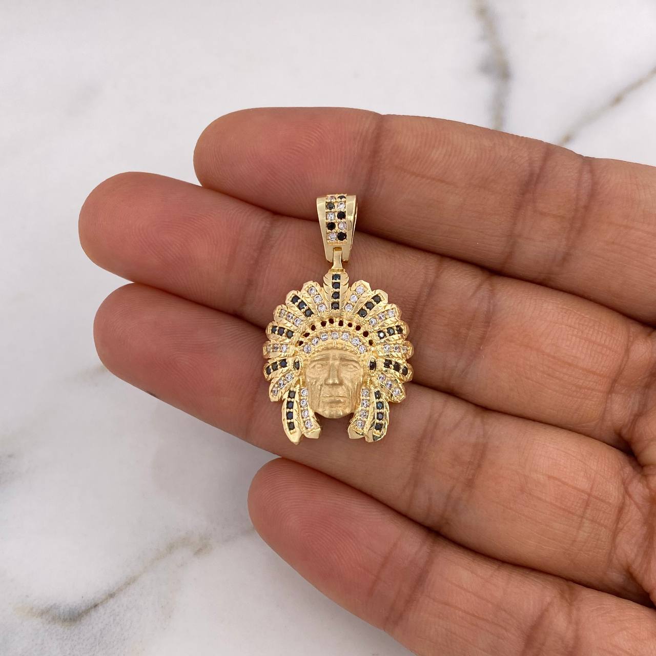 Dije Indio 5gr / 3cm / Circones Blancos Negros Oro Amarillo 18K #