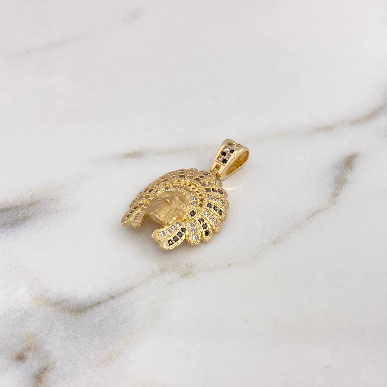 Dije Indio 5gr / 3cm / Circones Blancos Negros Oro Amarillo 18K #