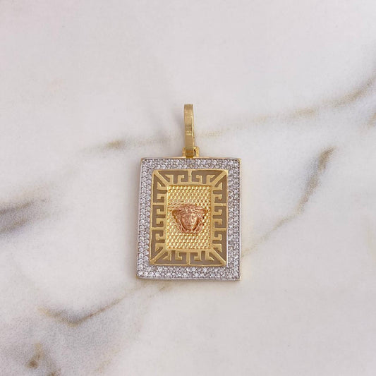 Dije Medusa 6.5gr / 3.8cm / Circones Blancos Tres Oros 18K $