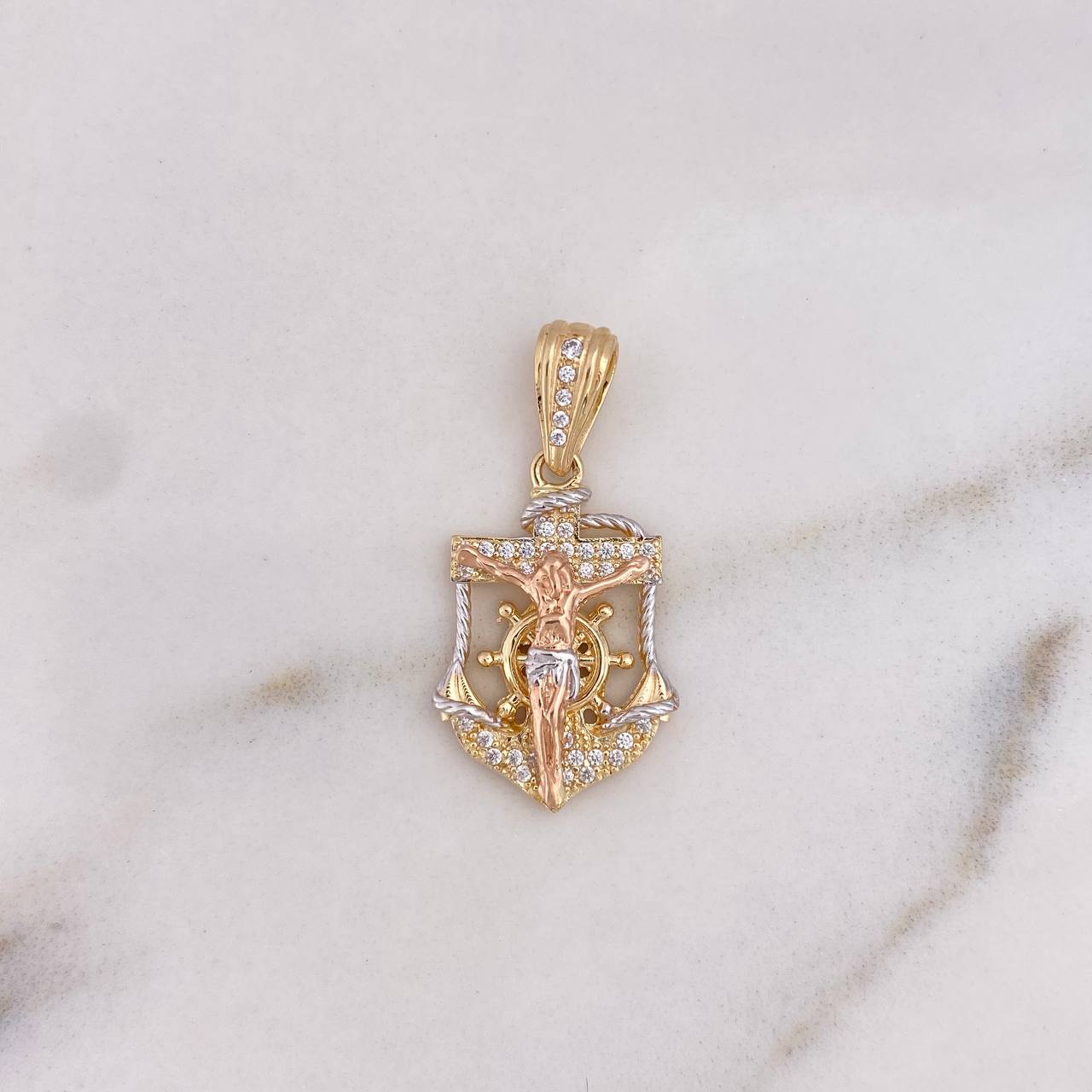 Dije Ancla Cristo Timon 3.55gr / 3cm / Circones Blancos Tres Oros 18K $
