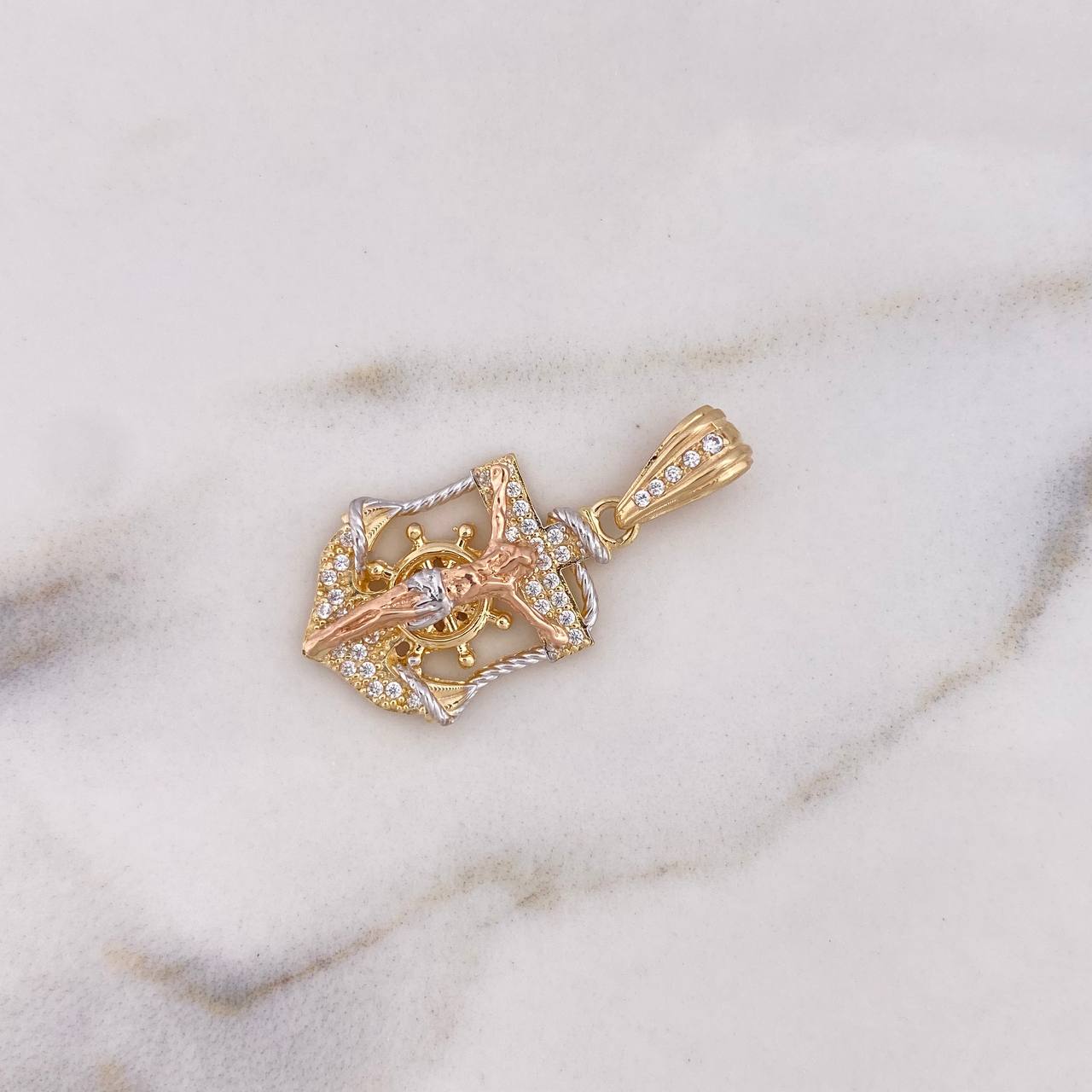Dije Ancla Cristo Timon 3.55gr / 3cm / Circones Blancos Tres Oros 18K $