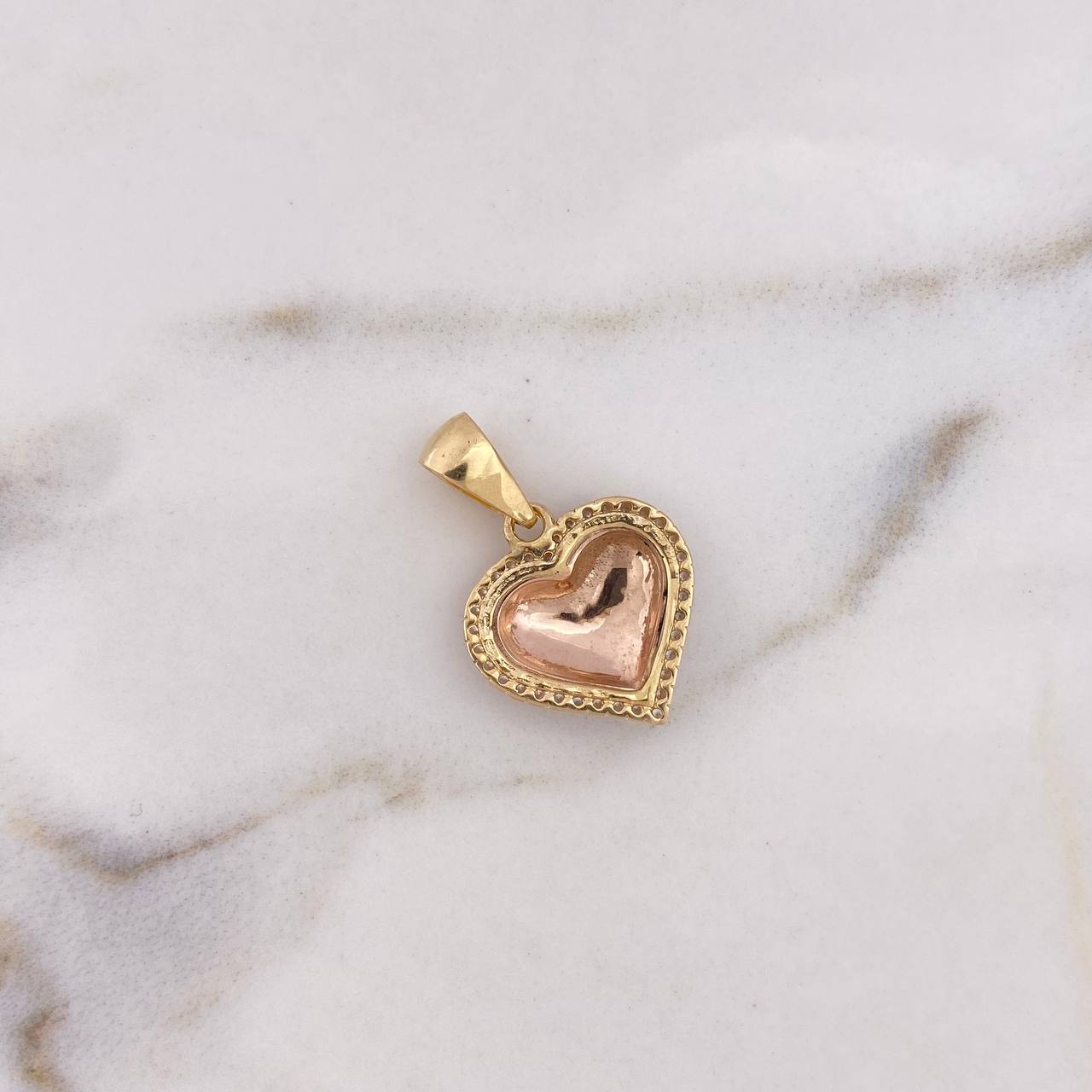 Dije Corazon 2.55gr / 2.5cm / Circones Blancos Tres Oros 18K &