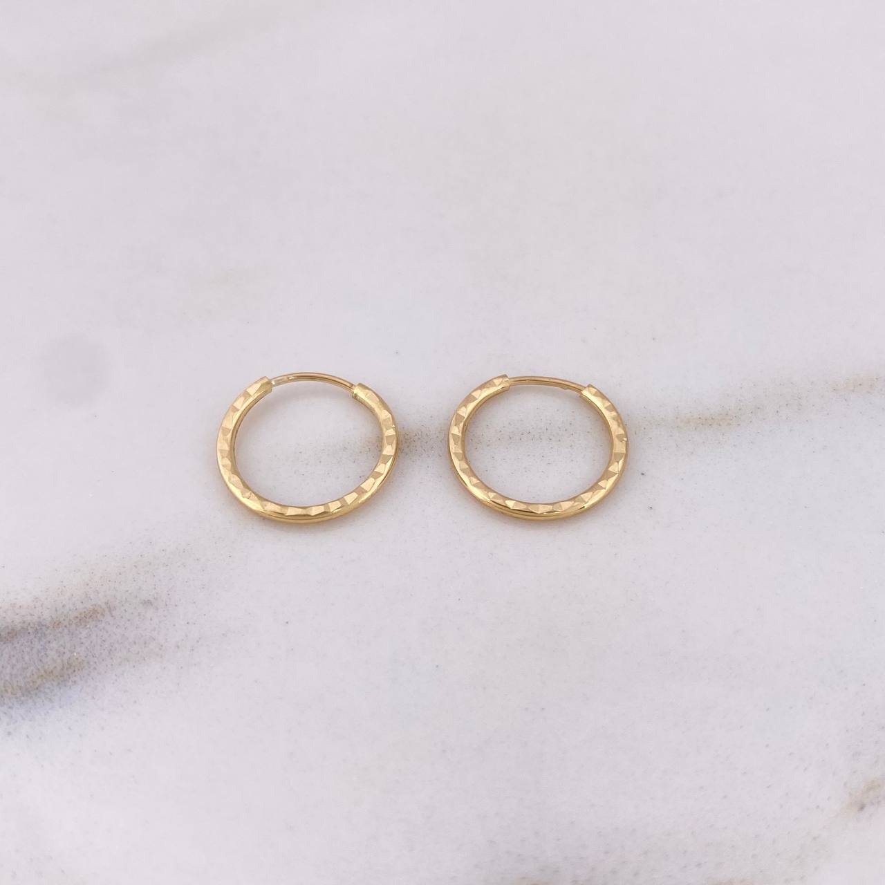 Candongas Aro Rayado 0.6gr / 1.2cm / Diamantada Oro Amarillo 18K &