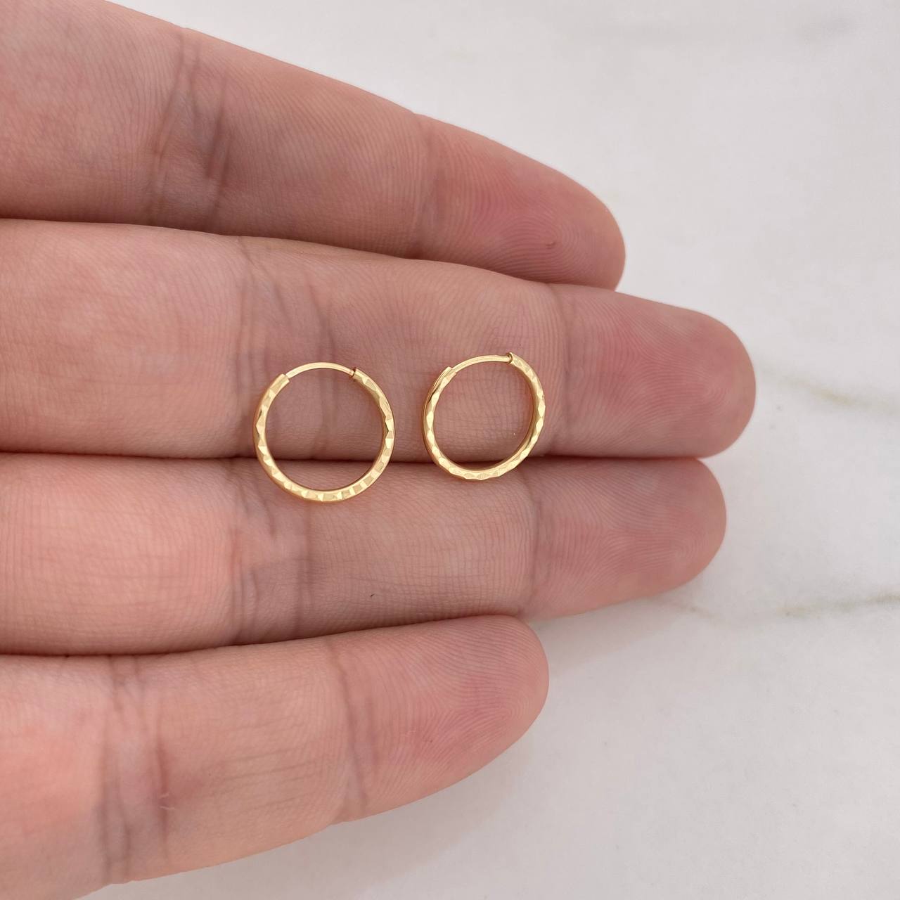 Candongas Aro Rayado 0.6gr / 1.2cm / Diamantada Oro Amarillo 18K &