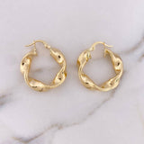 Candongas Demi 4.8gr / 2.8cm / Flor Punteada Oro Amarillo 18K &