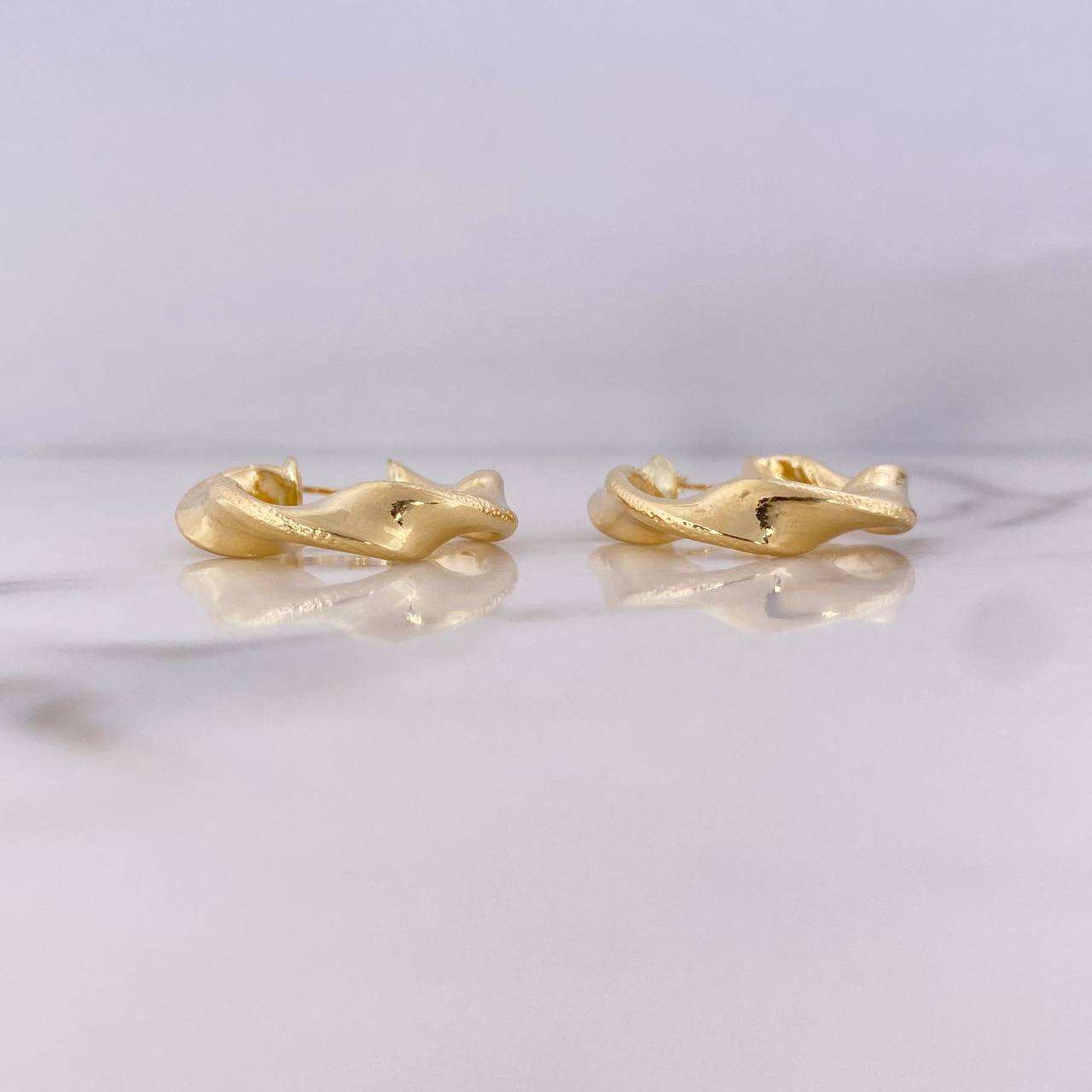 Candongas Demi 4.8gr / 2.8cm / Flor Punteada Oro Amarillo 18K &