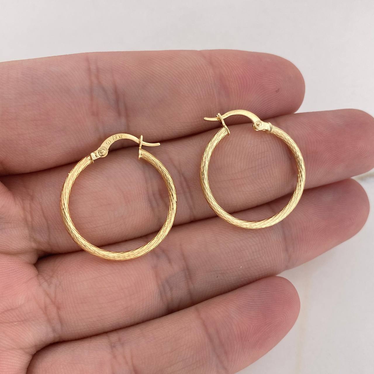 Candongas Lenore 1.45gr / 2.6cm / Rayadas Oro Amarillo 18K &