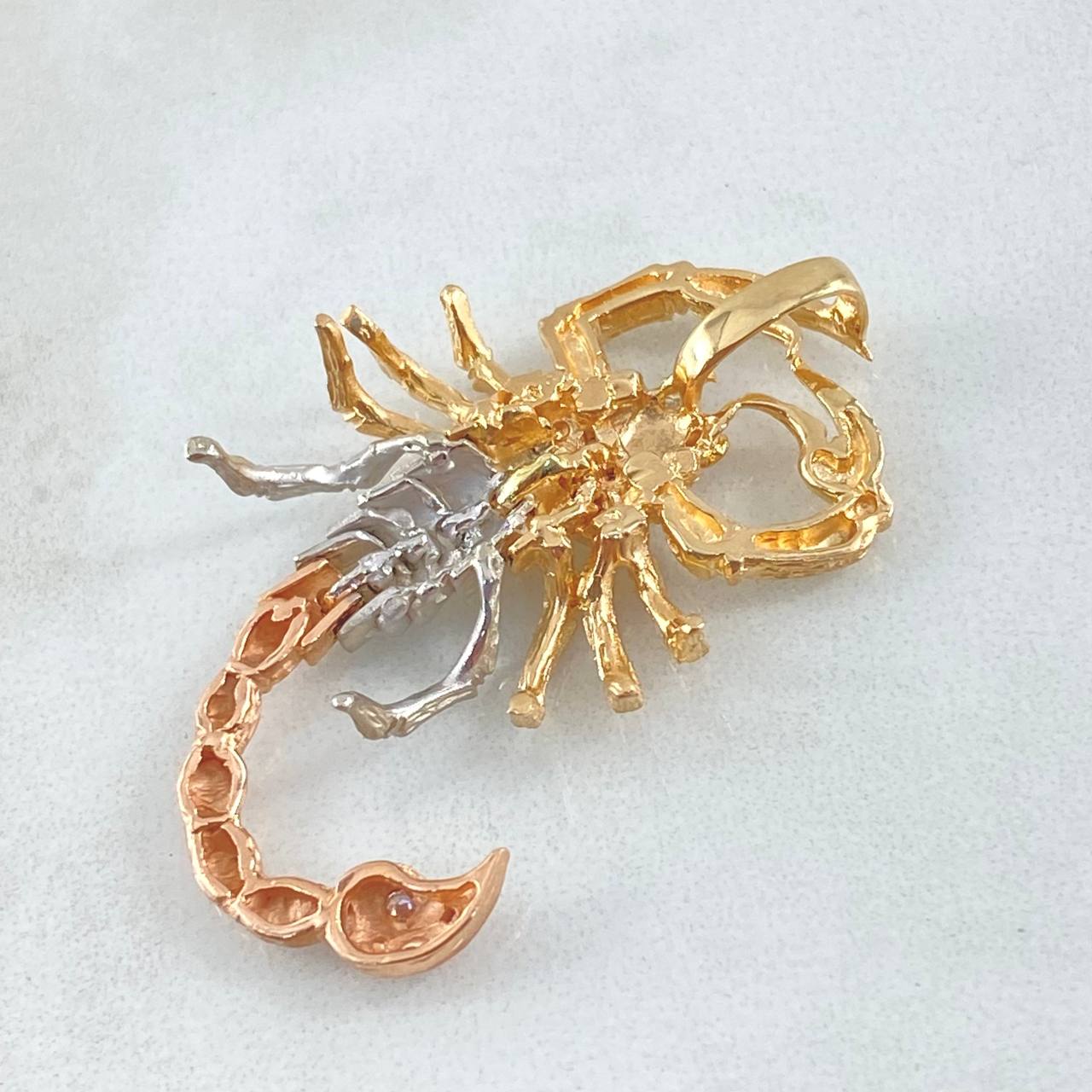 Dije Escorpion 8.05gr / 4cm / Oro 18K ©