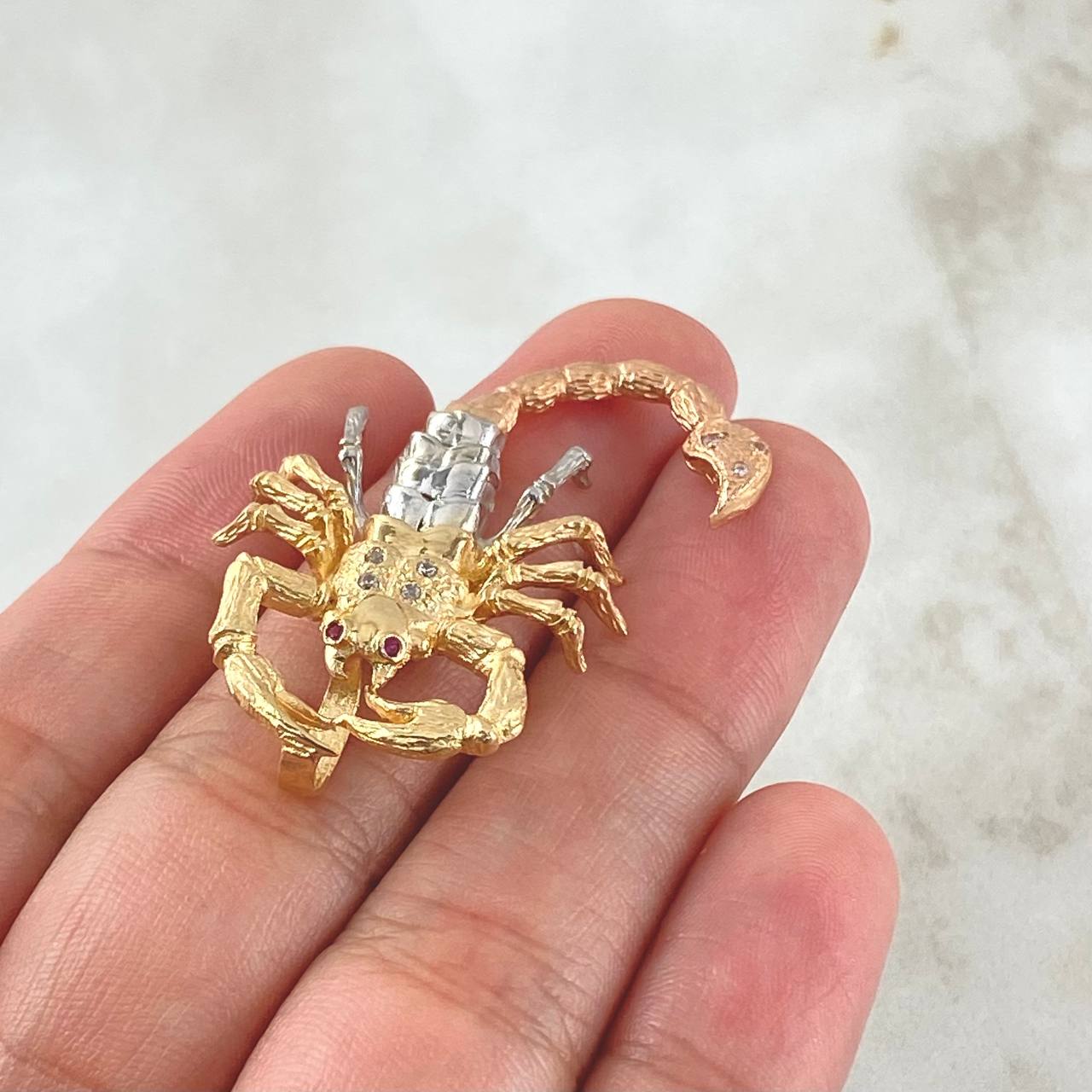 Dije Escorpion 8.05gr / 4cm / Oro 18K ©