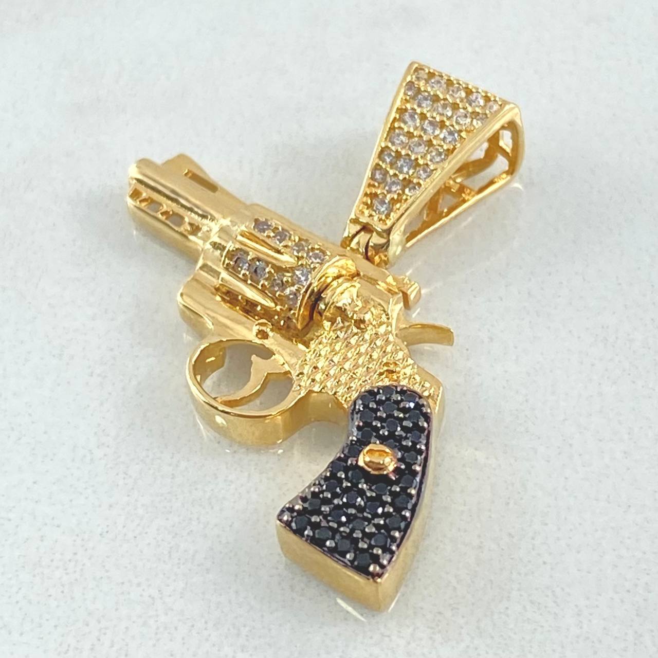 Dije Pistola 4.15gr / 2.7cm / Oro 18K ©